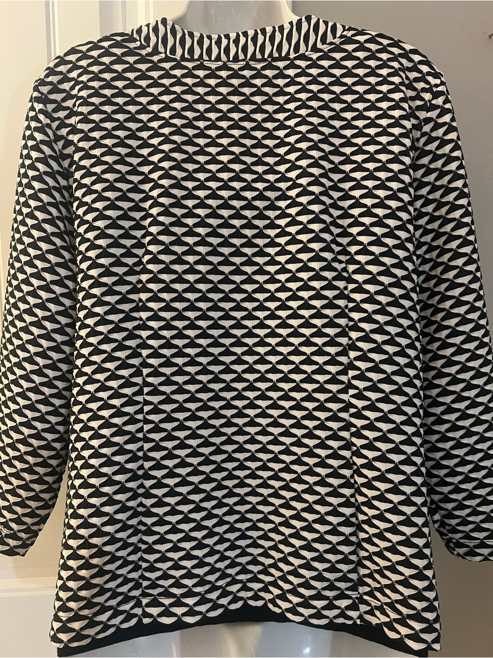 Travelers by Chico’s Black White Geometric 3D Pattern Zip Jacket Size 2/L/12 - Picture 7 of 12